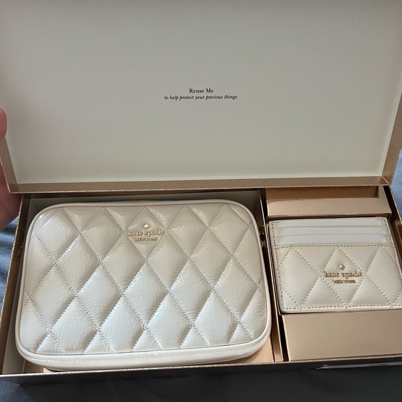 💕🎁 Kate Spade Glimmer Quilted Patent Leather Boxed Crossbody Set in parchment - Picture 9 of 15